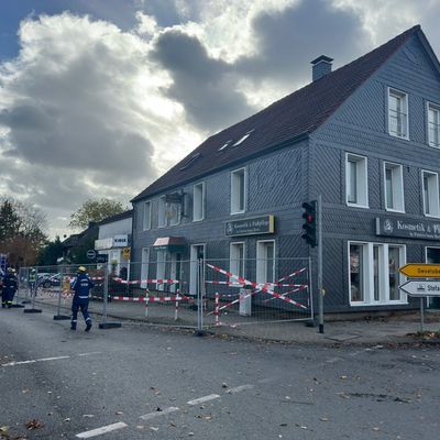 FW-EN: Fachwerk beschädigt / Wohn- und Geschäftshaus an der Mittelstraße nicht mehr bewohnbar