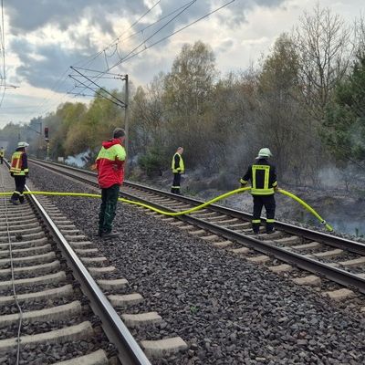 FW Südheide: Böschungsbrand an der Bahnstrecke zwischen Unterlüß und Suderburg