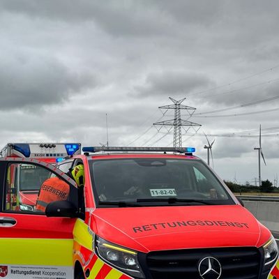 FW Heide: Verkehrsunfall auf der A23 - Sechs Verletzte nach Kollision mehrer Fahrzeuge