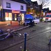 FW Pulheim: PKW kollidiert mit Straßenlaterne