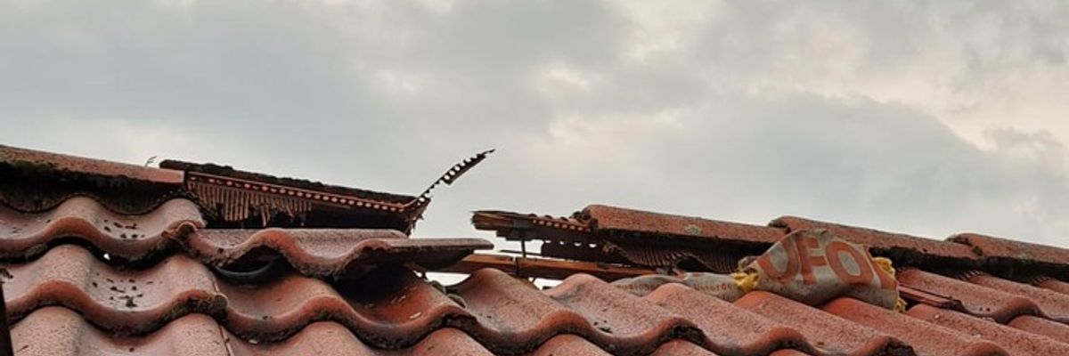 FW-EN: Blitzeinschlag in ein Dach