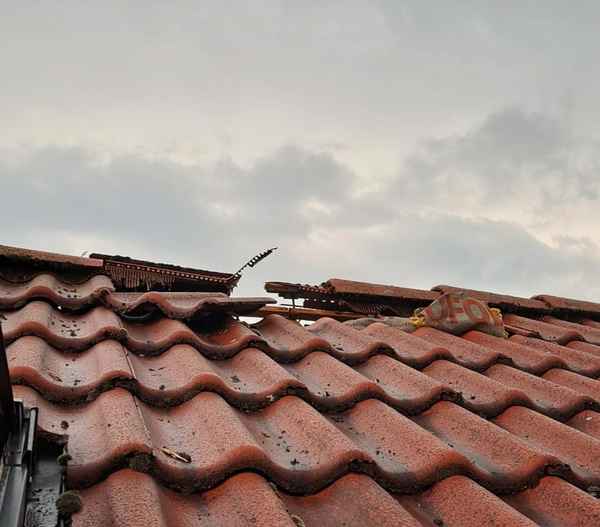 FW-EN: Blitzeinschlag in ein Dach