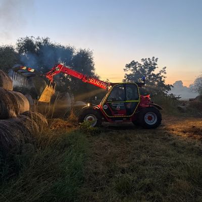 FW-BN: Strohballenbrand und mehrere Paralleleinsätze in der Nacht zu Freitag