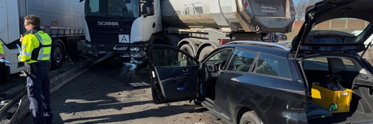 FW Ratingen: Schwerer Verkehrsunfall mit LKW auf der BAB 3