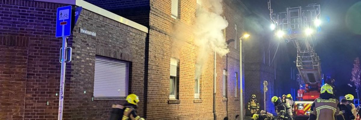 FW-GE: Bewohner stirbt bei Zimmerbrand in Schalke-Nord