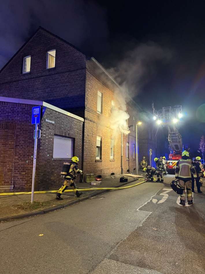 FW-GE: Bewohner stirbt bei Zimmerbrand in Schalke-Nord