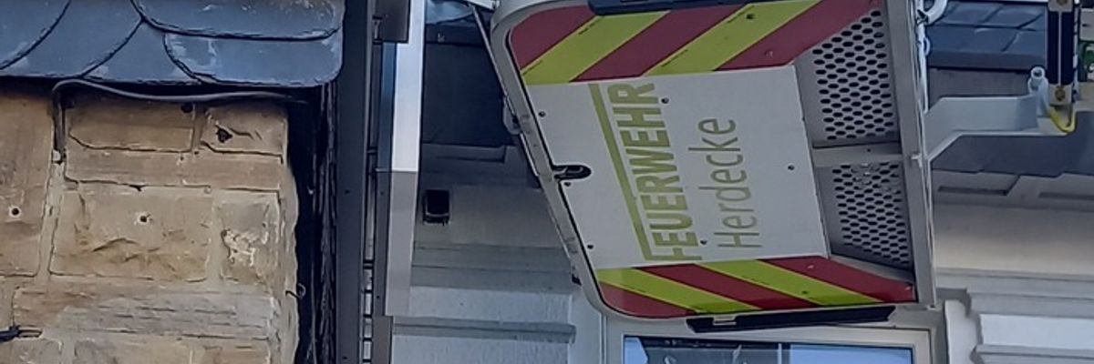 FW-EN: Feuerwehr Herdecke bei überschlagenem PKW und Katze in Notlage über Pfingsten im Einsatz
