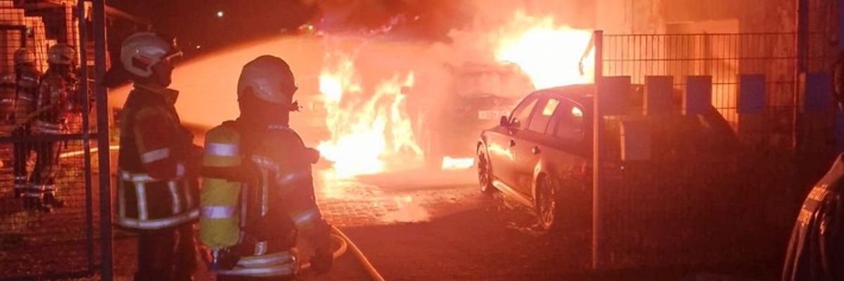 FW Gundelfingen: Gebäudebrand im Gewerbegebiet in Gundelfingen