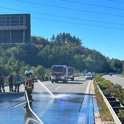 FW Stockach: Brennender LKW auf der Autobahn A98