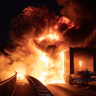 FW-MK: Brennender Sattelzug am Stenglingser Weg