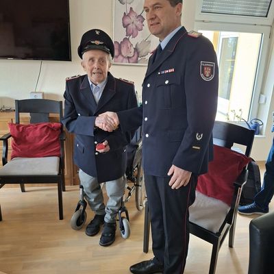 FW-ROW: Eine außergewöhnliche Ehrung - Christoph Bardenhagen seit 80 Jahren Mitglied der Feuerwehr