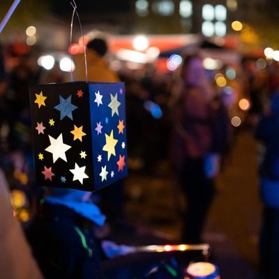FW Norderstedt: Großer Laternenumzug in Norderstedt/Harksheide