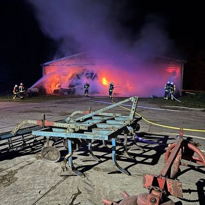 FW-ROW: Scheunenbrand beschäftigt Feuerwehren über 21 Stunden