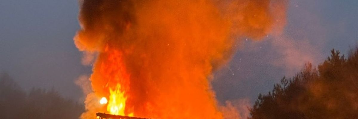 FW Helmstedt: Brennender Sattelauflieger auf der BAB2