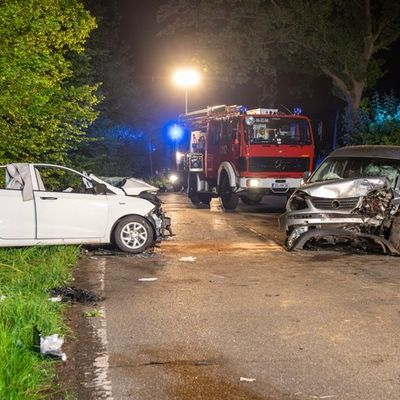 FW-SE: Frontalzusammenstoß zwischen zwei Personenkraftwagen