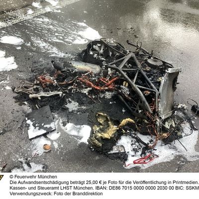 FW-M: Brennendes Motorrad auf der Autobahn (Forstenried)