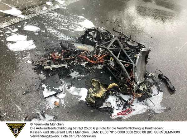 FW-M: Brennendes Motorrad auf der Autobahn (Forstenried)