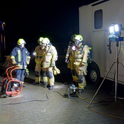 FW Paderborn: Brand in einem Pferdestall auf einem landwirtschaftlichen Anwesen