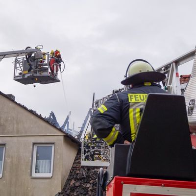 FW Flotwedel: Großeinsatz fordert Feuerwehren in Eicklingen