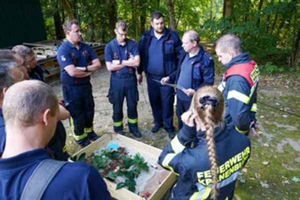 FW Kranenburg: Feuerwehr Kranenburg trainiert Vegetationsbrandbekämpfung mit praktischer Ausbildung im Reichswald und auf dem Feld