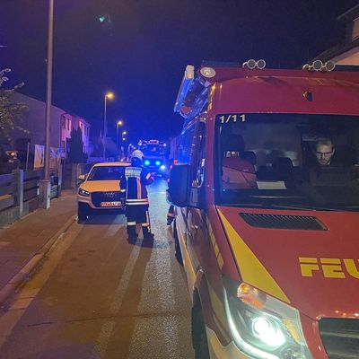 Feuerwehr MTK: Von Gasgeruch bis Fahrzeugbrand - Hattersheimer Feuerwehren mehrfach gefordert