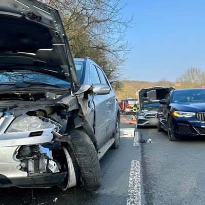 FW-EN: Zwei Einsätze in kurzer Folge - Verkehrsunfall und Landung eines Rettungshubschraubers