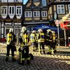 FW Celle: Starke Rauchentwicklung aus Fachwerkhaus in der Celler Altstadt - Feuer in einem Keller am ersten Weihnachtstag!