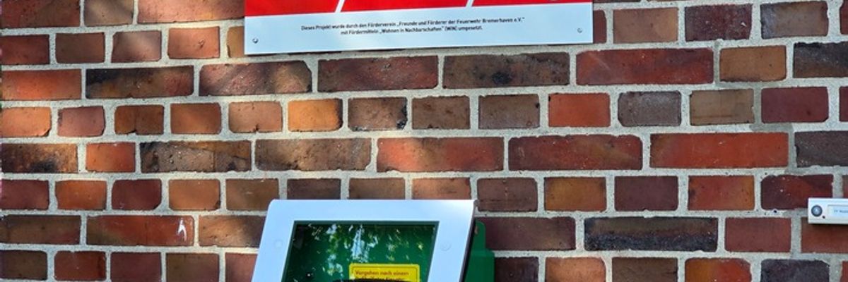 FW Bremerhaven: Öffentlicher AED bei der Freiwilligen Feuerwehr Weddewarden in Betrieb genommen
