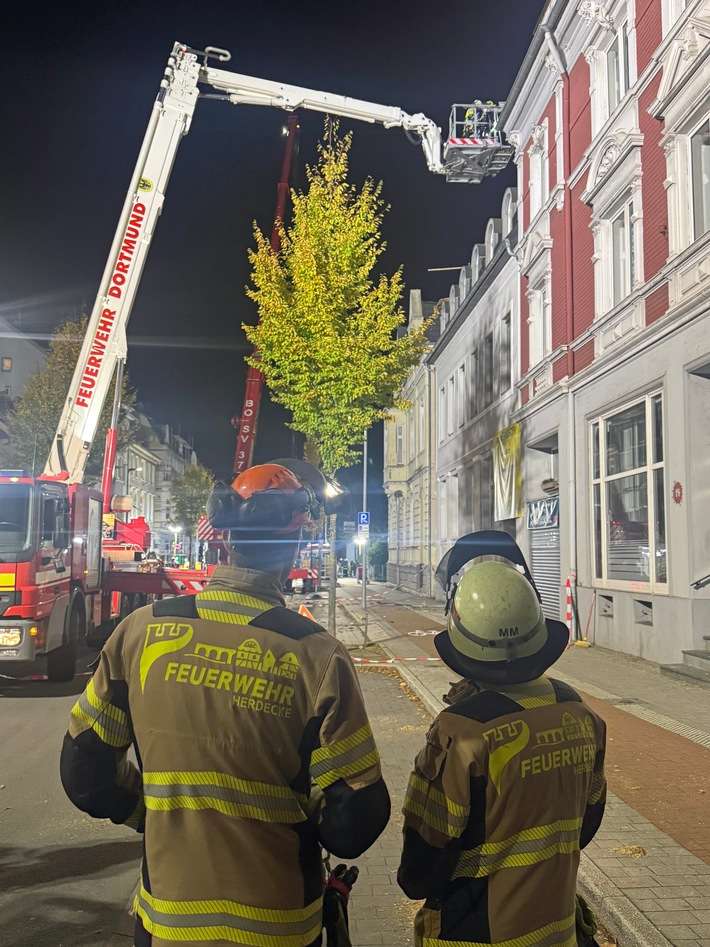 FW-EN: Hagener Straße zum Wochenstart wieder befahrbar - Intensiver Einsatz der Feuerwehr, des THW und der Hilfsorganisationen an der Hagener Str. in Gevelsberg nach 33 Stunden abgeschlossen