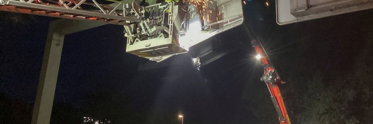 FW-M: Feuerwehr rettet Berufsverkehr (Olympiapark)