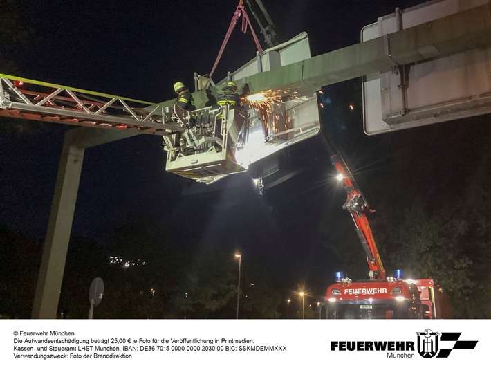 FW-M: Feuerwehr rettet Berufsverkehr (Olympiapark)