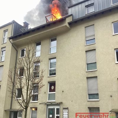 FW-RE: Dachstuhlbrand in Recklinghausen-König Ludwig