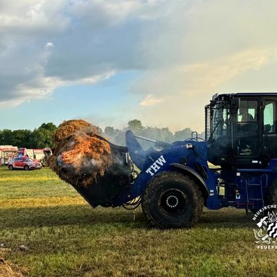 FW Neukirchen-Vluyn: Großbrand einer Scheune - Kräftezehrender Einsatz über 17 Stunden + Nachlöscharbeiten bis zum Folgetag (Abschlussmeldung)