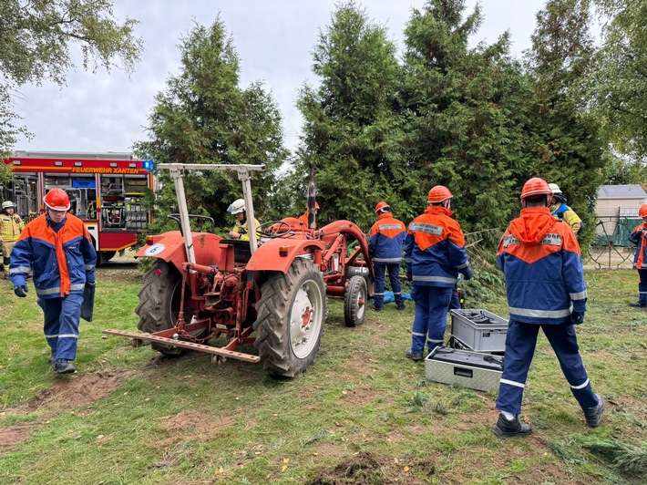 FW Xanten: Berufsfeuerwehrtag der Jugendfeuerwehr - Vermehrt Einsatzfahrzeuge im Straßenverkehr