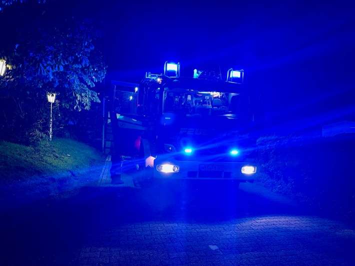 FW Hünxe: Gasgeruch und gemeldeter Zimmerbrand