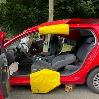 FW-E: Technische Rettung nach Verkehrsunfall - zwei verletzte Personen