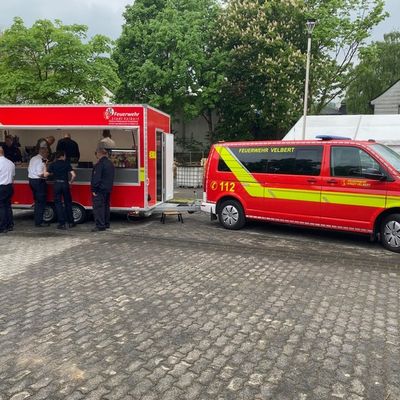 FW-Velbert: Neuer Versorgungsanhänger für die Feuerwehr Velbert übergeben