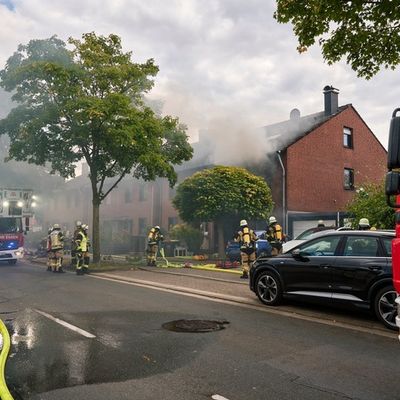 FW-E: Ausgedehnter Kellerbrand in einem Einfamilienhaus