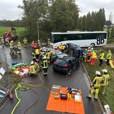 FW-OLL: 120 Einsatzkräfte im Einsatz - 59 Menschen gerettet bei gemeinsamem Übungstag von Feuerwehr und Rettungsdienst