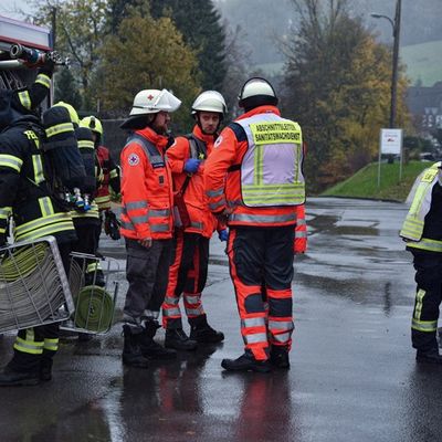 FW Wenden: Jahresabschlussübung der Freiwilligen Feuerwehr der Gemeinde Wenden