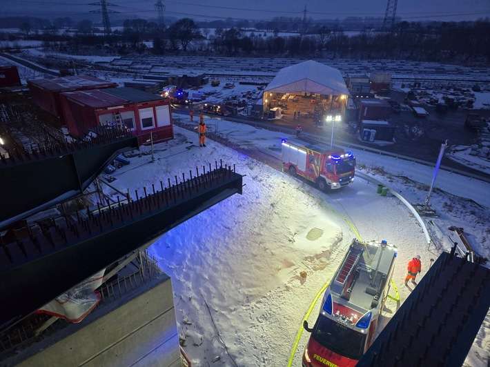 FW-RD: Brennende Acetylenflasche sorgt für umfangreiche Sperrungen auf der A7 und dem Nord-Ostsee-Kanal