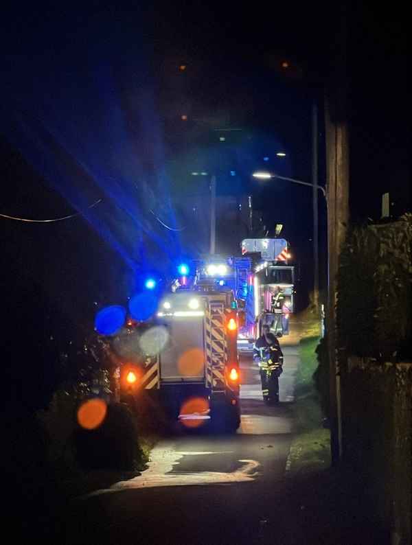 FW Witten: Brand am Gebäude in Witten Rüdinghausen