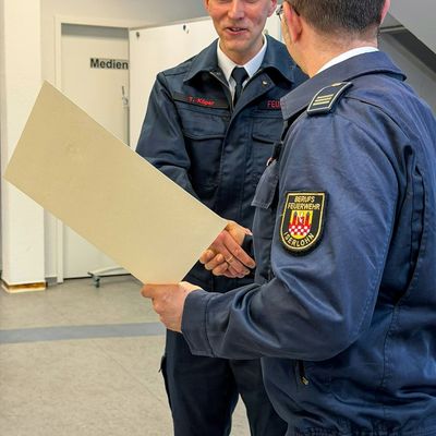 FW-MK: Neuer Grundausbildungslehrgang der Berufsfeuerwehr gestartet
