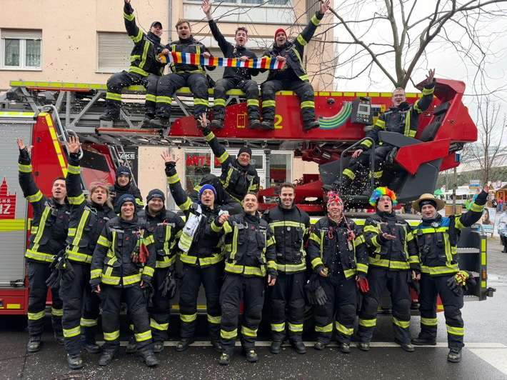 FW Mainz: Zwischenstand von Feuerwehr und Sanitätsdienst zum Mainzer Rosenmontagszug