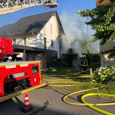 KFV Bodenseekreis: Wohnungsvollbrand durch explodierten Fahrrad-Akku - Mehrere Verletzte in Unteruhldingen
