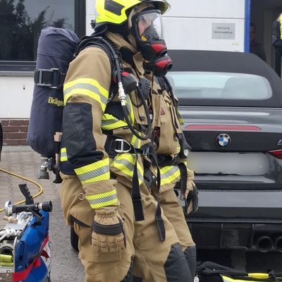 FW Bad Oeynhausen: "Industriebrand" in Eidinghausen/Hauptamtliche und Freiwillige Feuerwehr bestreiten gemeinsame Übung.