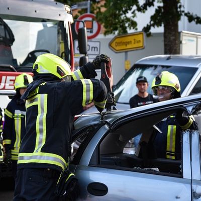 FW Wenden: Verkehrsunfall auf Kirmesgelände: Rettungskräfte üben unangekündigt den Ernstfall