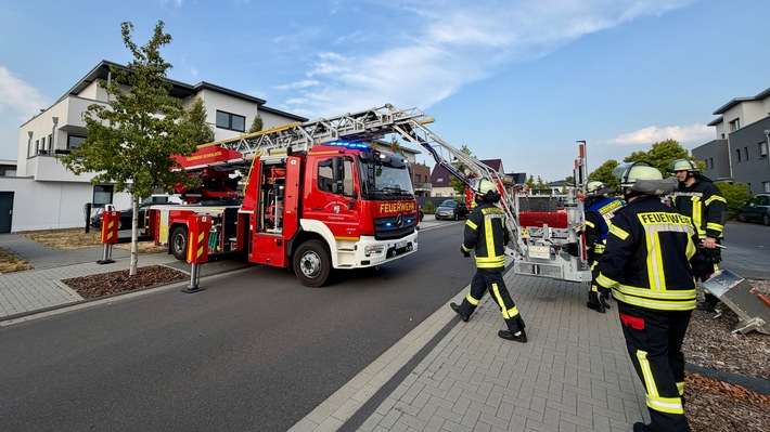 FFW Schwalmtal: Feuerwehr verhindert Brandausbreitung nach Brand auf Dachterrasse