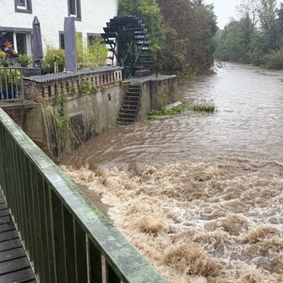 FW Grevenbroich: Hochwasserwarnung für Grevenbroich nach Starkregenlage über NRW - Feuerwehr überwacht und koordiniert Gefahrenlage kontinuierlich im Führungsstab