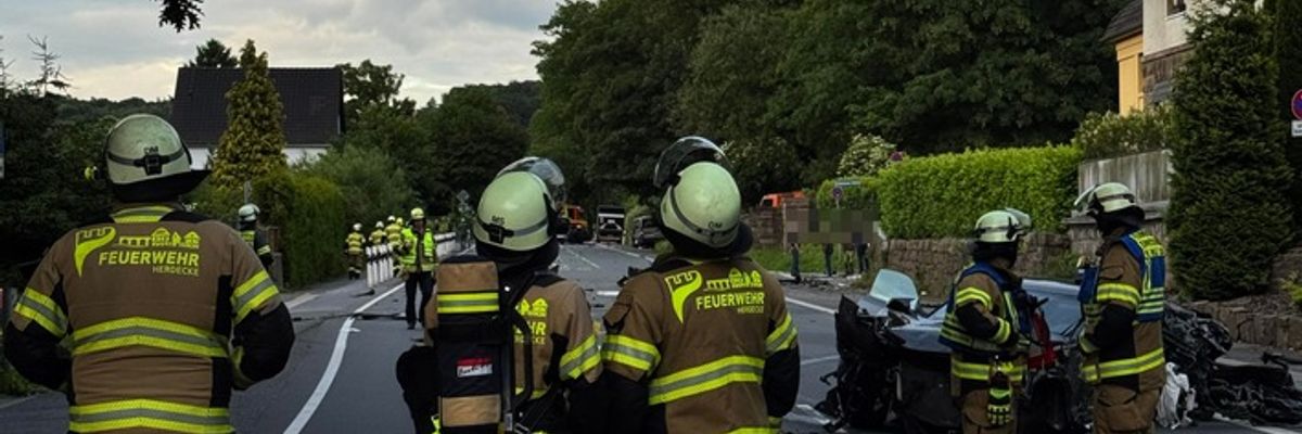 FW-EN: Schwerer Verkehrsunfall auf der Wittbräucker Straße - Fünf Verletzte bei Unfall mit drei Fahrzeugen
